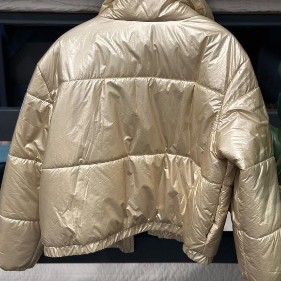 Gold puffer jacket - Picture 2 of 3